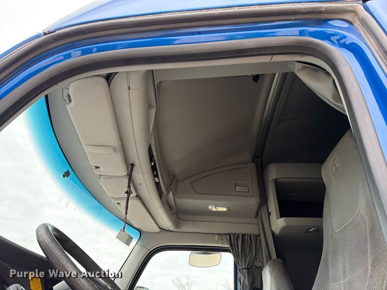 image for item YA1630 2019 Kenworth T680 semi truck