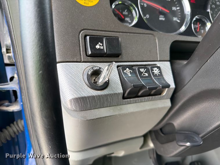 image for item YA1630 2019 Kenworth T680 semi truck