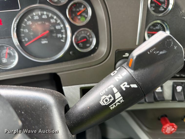 image for item YA1630 2019 Kenworth T680 semi truck