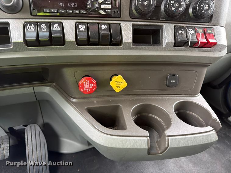 image for item YA1630 2019 Kenworth T680 semi truck