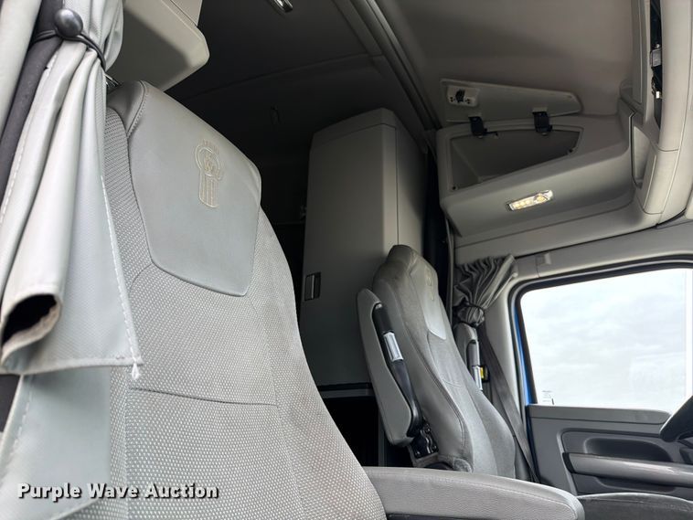 image for item YA1630 2019 Kenworth T680 semi truck