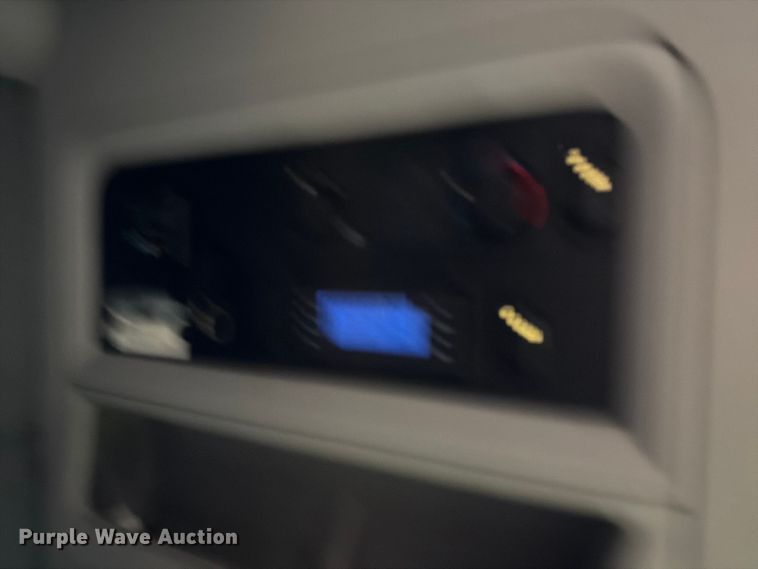 image for item YA1630 2019 Kenworth T680 semi truck