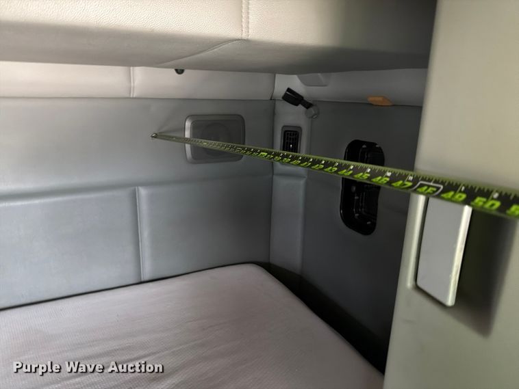 image for item YA1630 2019 Kenworth T680 semi truck