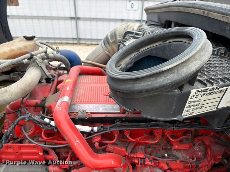 image for item YA1630 2019 Kenworth T680 semi truck