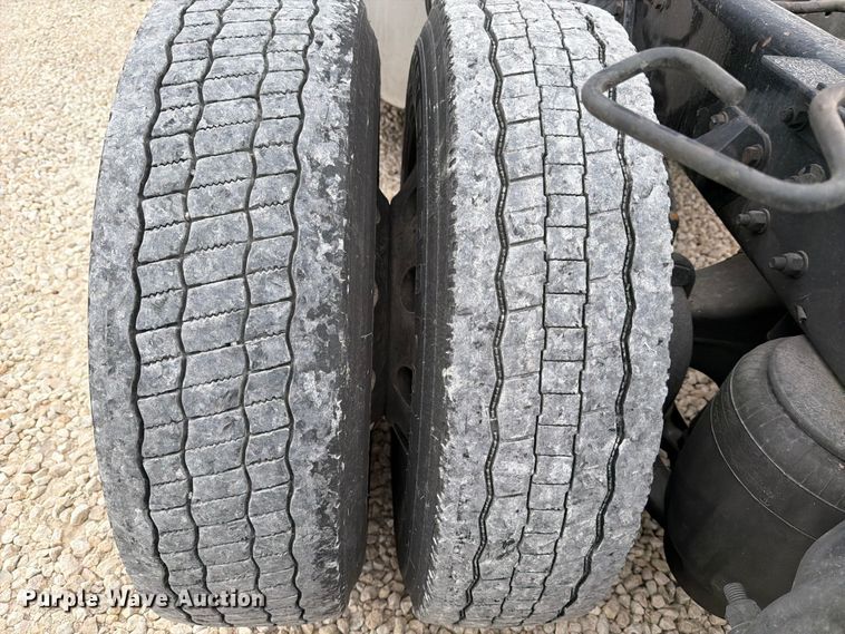 image for item YA1630 2019 Kenworth T680 semi truck