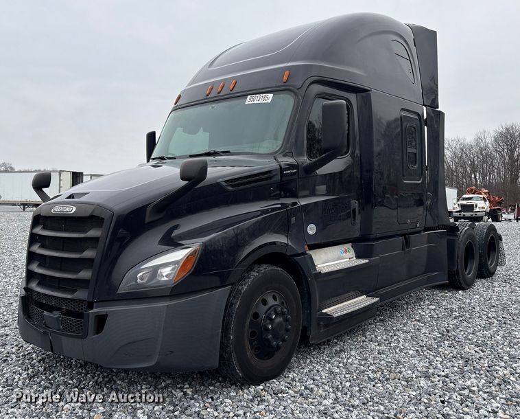 image for item YA1690 2020 Freightliner Cascadia 126 semi truck