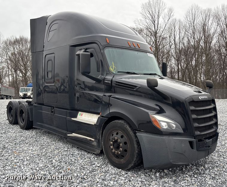 image for item YA1690 2020 Freightliner Cascadia 126 semi truck