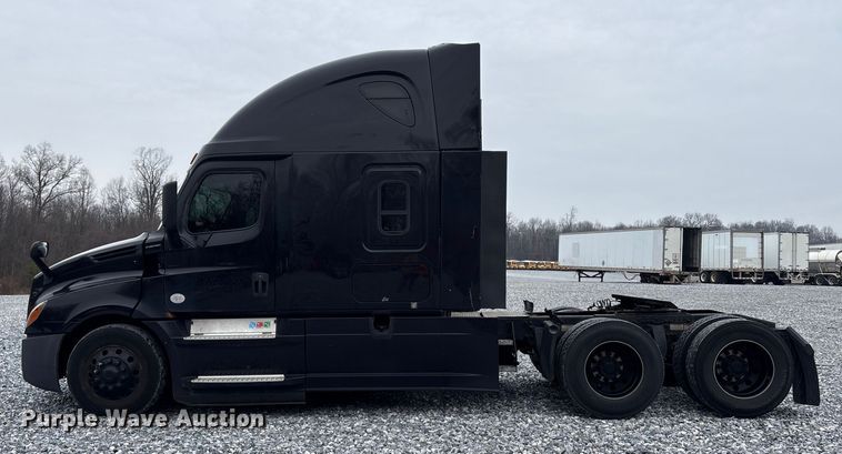 image for item YA1690 2020 Freightliner Cascadia 126 semi truck