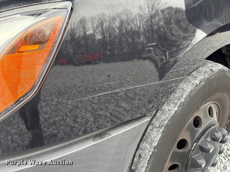 image for item YA1690 2020 Freightliner Cascadia 126 semi truck