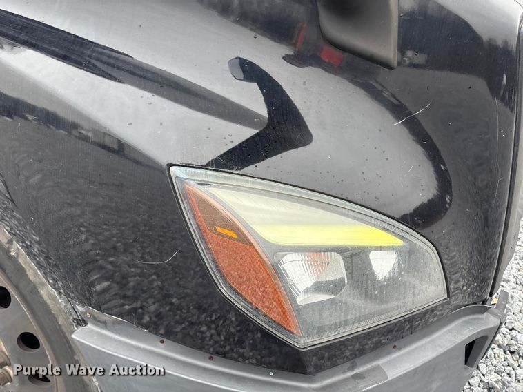 image for item YA1690 2020 Freightliner Cascadia 126 semi truck