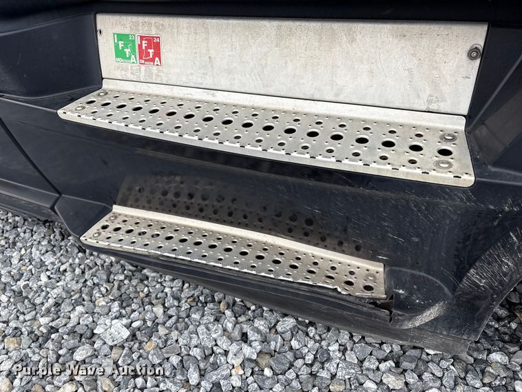 image for item YA1690 2020 Freightliner Cascadia 126 semi truck