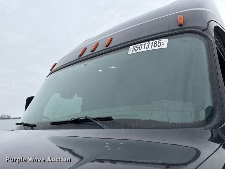 image for item YA1690 2020 Freightliner Cascadia 126 semi truck