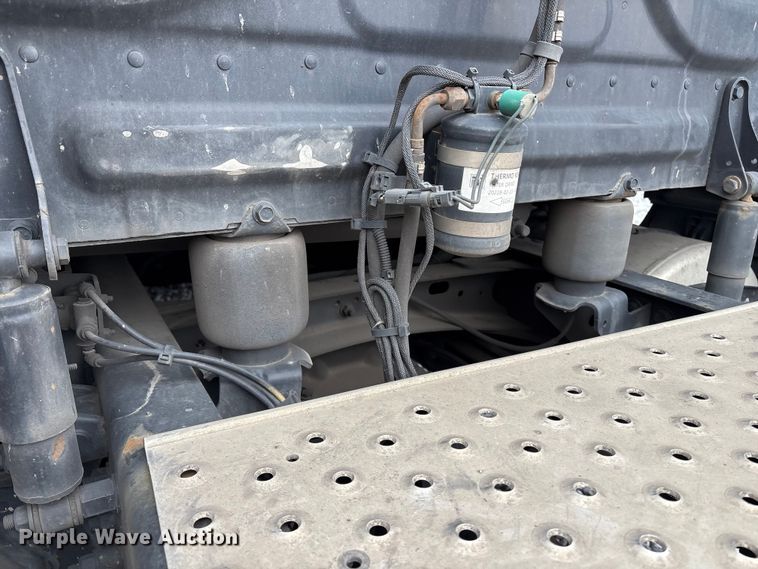 image for item YA1690 2020 Freightliner Cascadia 126 semi truck