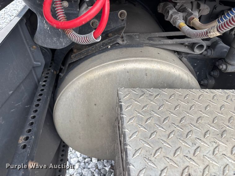 image for item YA1690 2020 Freightliner Cascadia 126 semi truck