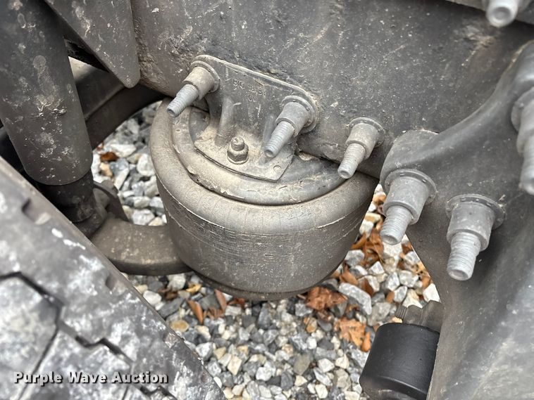 image for item YA1690 2020 Freightliner Cascadia 126 semi truck