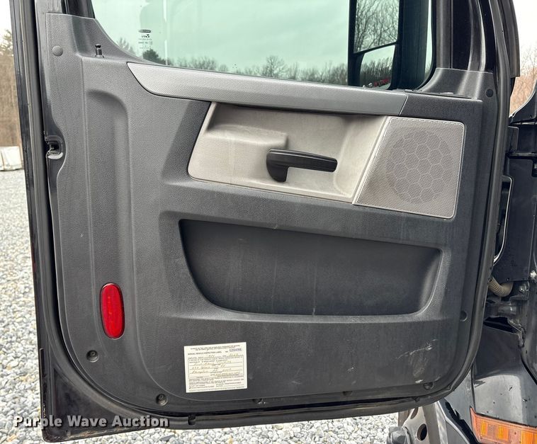 image for item YA1690 2020 Freightliner Cascadia 126 semi truck