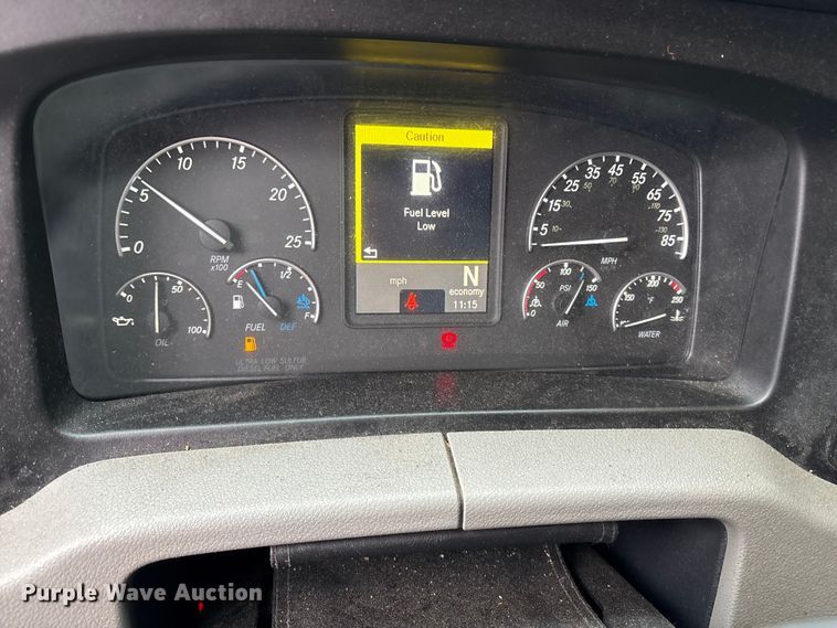 image for item YA1690 2020 Freightliner Cascadia 126 semi truck