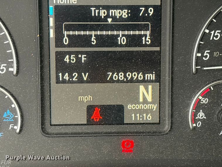 image for item YA1690 2020 Freightliner Cascadia 126 semi truck