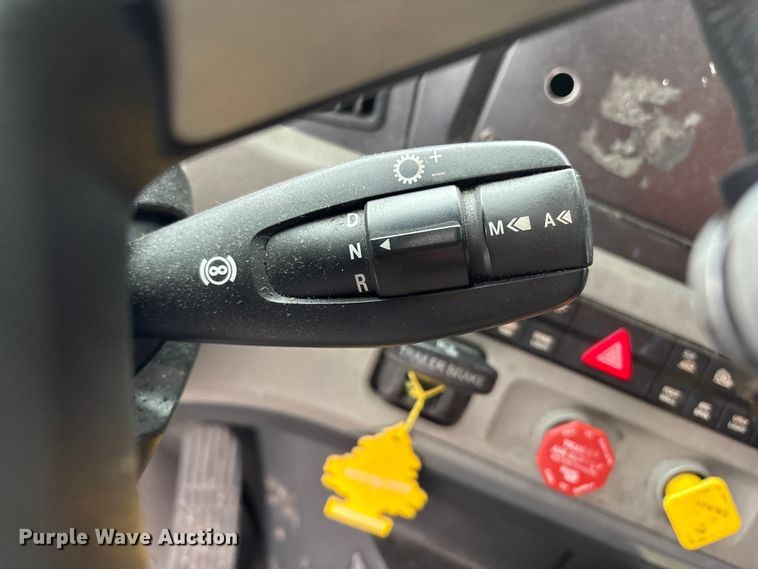 image for item YA1690 2020 Freightliner Cascadia 126 semi truck