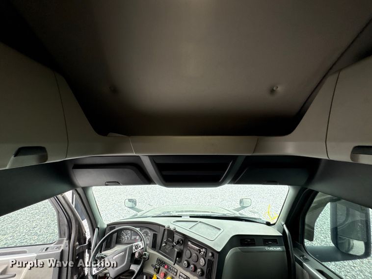 image for item YA1690 2020 Freightliner Cascadia 126 semi truck