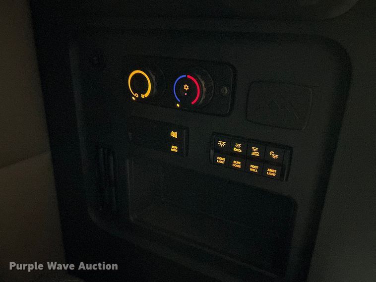 image for item YA1690 2020 Freightliner Cascadia 126 semi truck