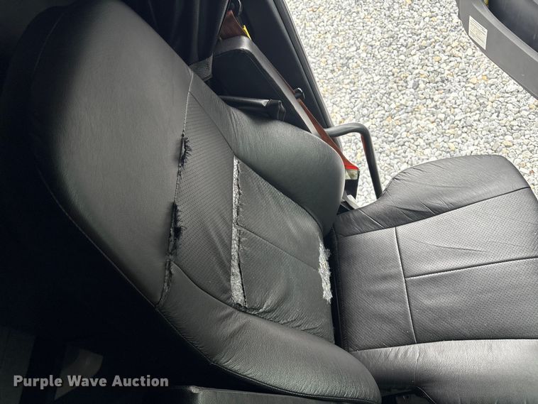 image for item YA1690 2020 Freightliner Cascadia 126 semi truck