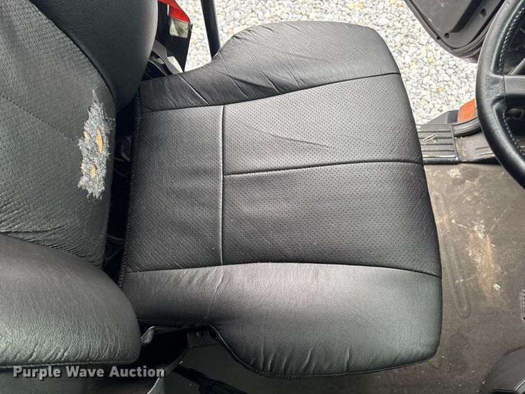 image for item YA1690 2020 Freightliner Cascadia 126 semi truck