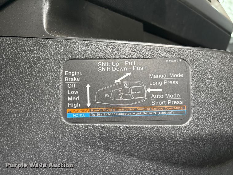 image for item YA1690 2020 Freightliner Cascadia 126 semi truck