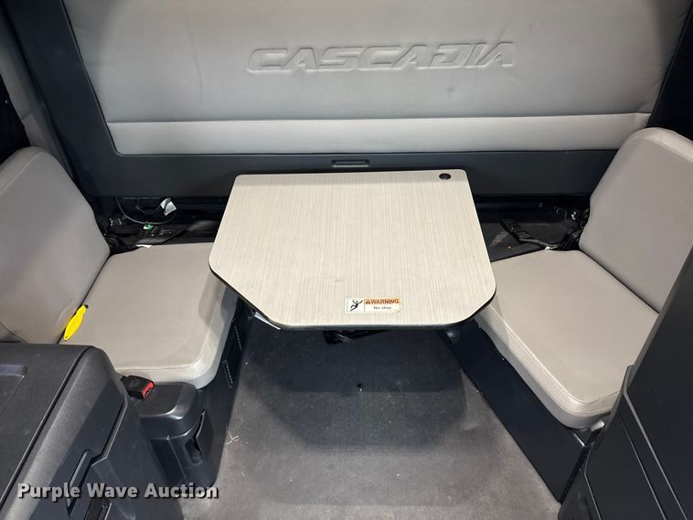 image for item YA1690 2020 Freightliner Cascadia 126 semi truck