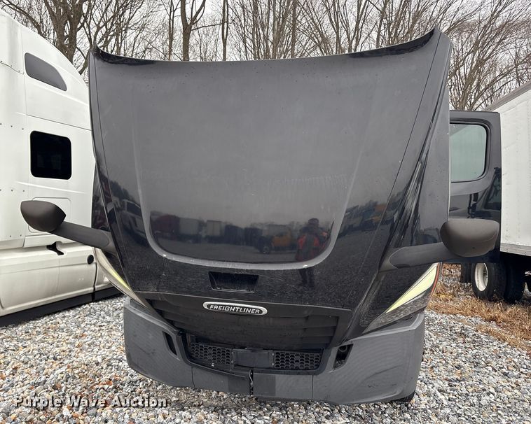 image for item YA1690 2020 Freightliner Cascadia 126 semi truck