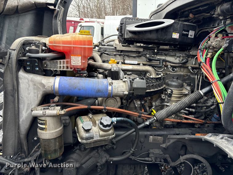 image for item YA1690 2020 Freightliner Cascadia 126 semi truck