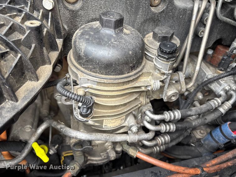 image for item YA1690 2020 Freightliner Cascadia 126 semi truck