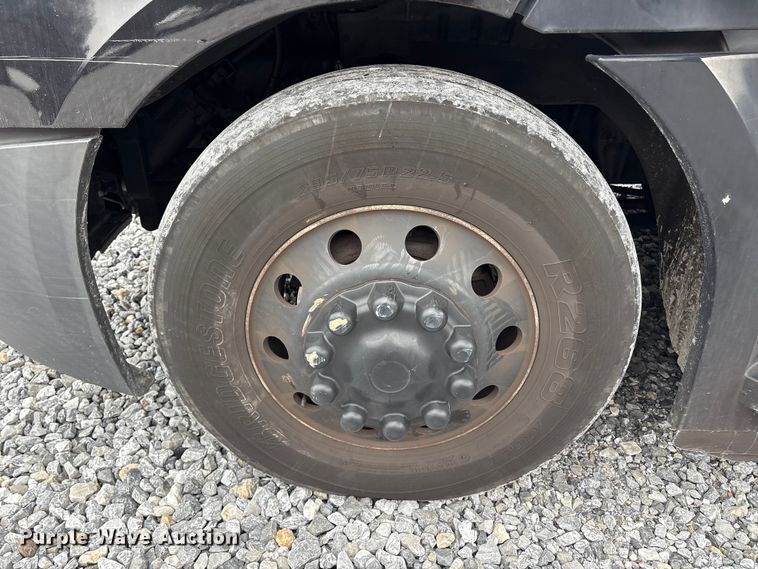 image for item YA1690 2020 Freightliner Cascadia 126 semi truck