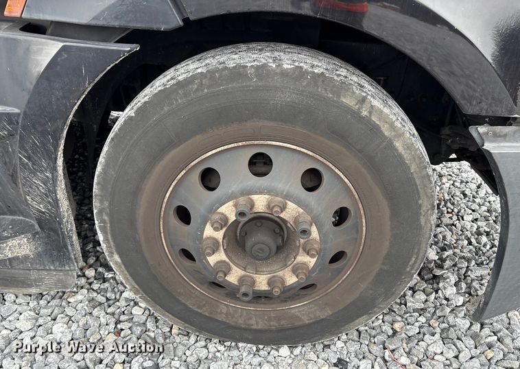 image for item YA1690 2020 Freightliner Cascadia 126 semi truck