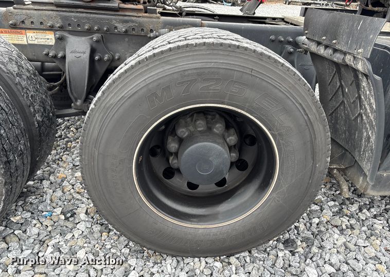 image for item YA1690 2020 Freightliner Cascadia 126 semi truck