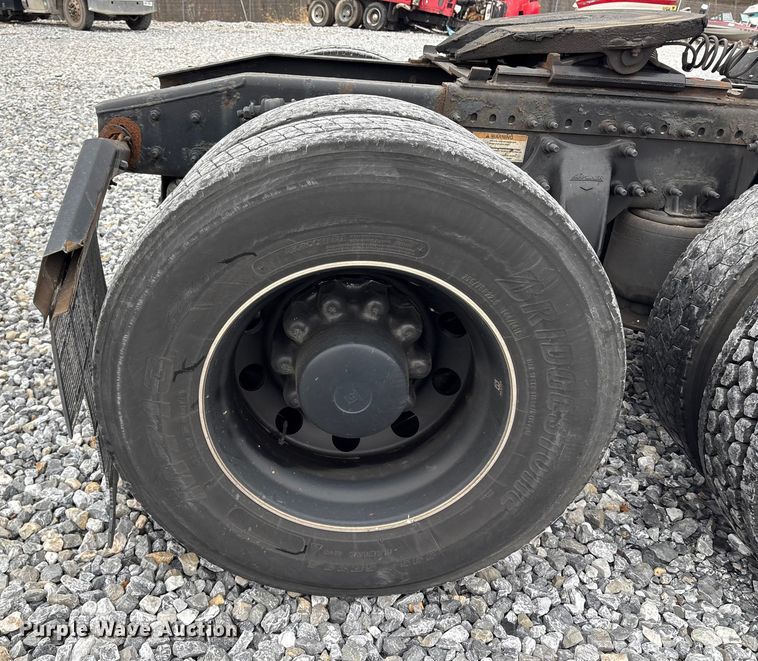 image for item YA1690 2020 Freightliner Cascadia 126 semi truck