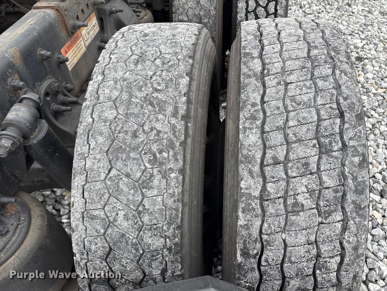 image for item YA1690 2020 Freightliner Cascadia 126 semi truck