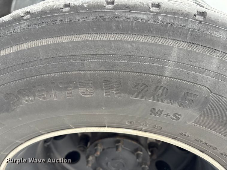 image for item YA1690 2020 Freightliner Cascadia 126 semi truck