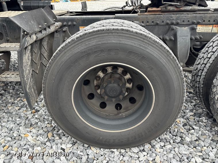 image for item YA1690 2020 Freightliner Cascadia 126 semi truck