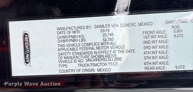 image for item YA1690 2020 Freightliner Cascadia 126 semi truck