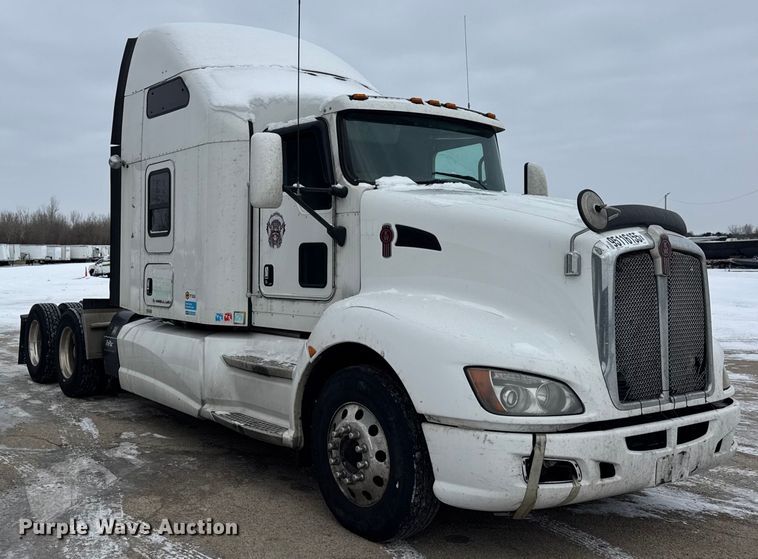 image for item YA1692 2016 Kenworth T660 semi truck