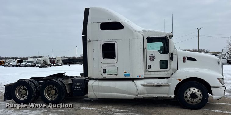 image for item YA1692 2016 Kenworth T660 semi truck