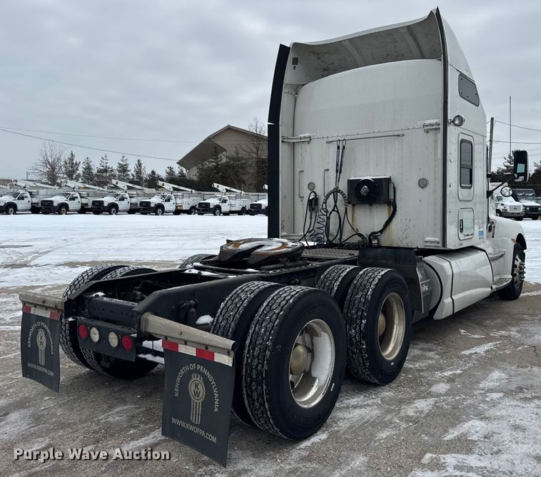 image for item YA1692 2016 Kenworth T660 semi truck