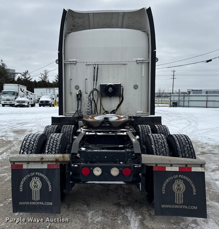 image for item YA1692 2016 Kenworth T660 semi truck