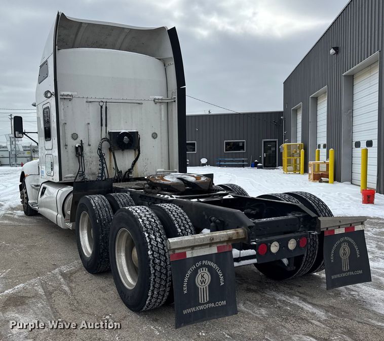 image for item YA1692 2016 Kenworth T660 semi truck