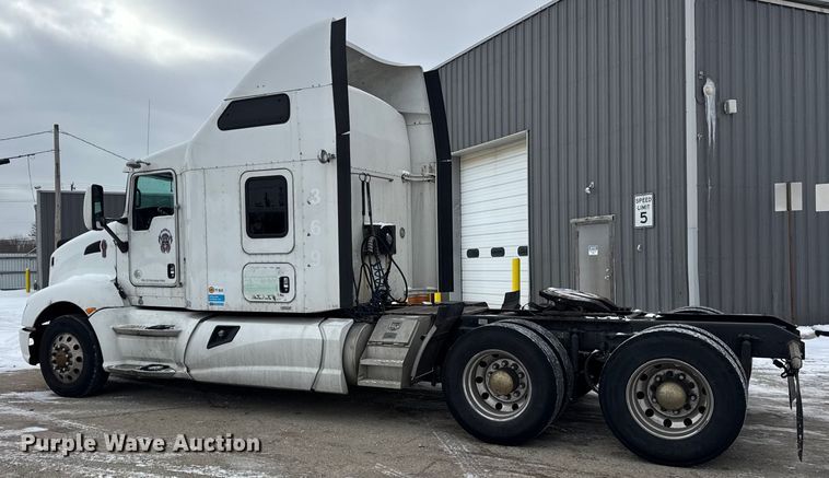 image for item YA1692 2016 Kenworth T660 semi truck
