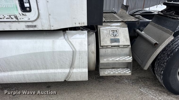 image for item YA1692 2016 Kenworth T660 semi truck