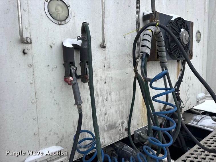 image for item YA1692 2016 Kenworth T660 semi truck