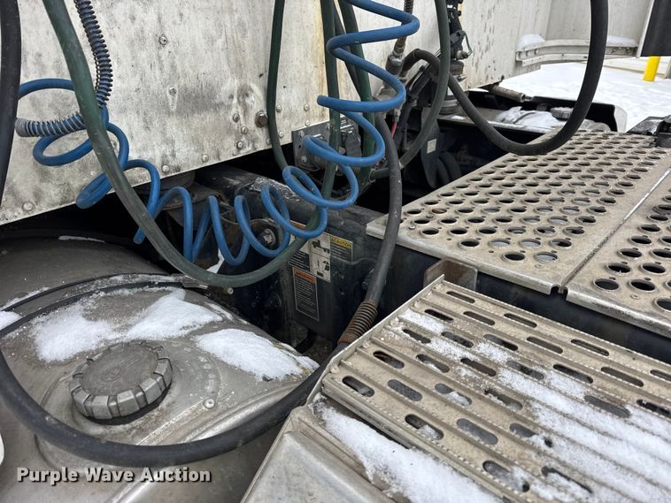 image for item YA1692 2016 Kenworth T660 semi truck