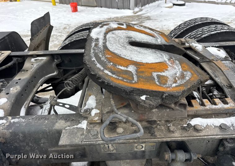 image for item YA1692 2016 Kenworth T660 semi truck